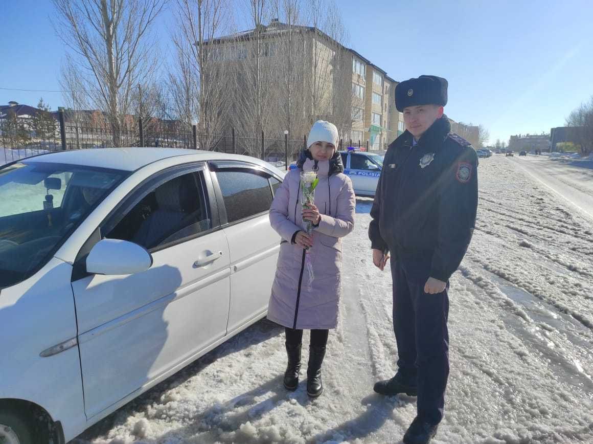 акция «Цветы для автоледи»